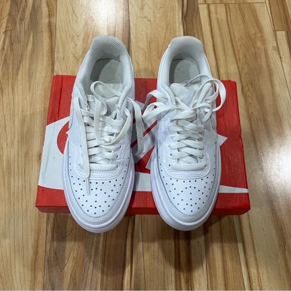 Women’s Nike sneakers